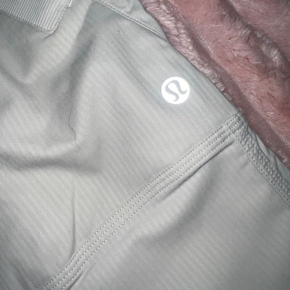 Lululemon Dance Studio Mid-Rise Pant Regular in Size 4 and colour Bone - Picture 3 of 5